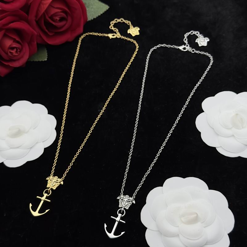 Versace necklace 06lyx33
